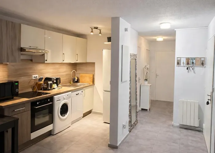 Appt Nice-centre Avec Parking Prive Proche Promenade Des شقة نيس